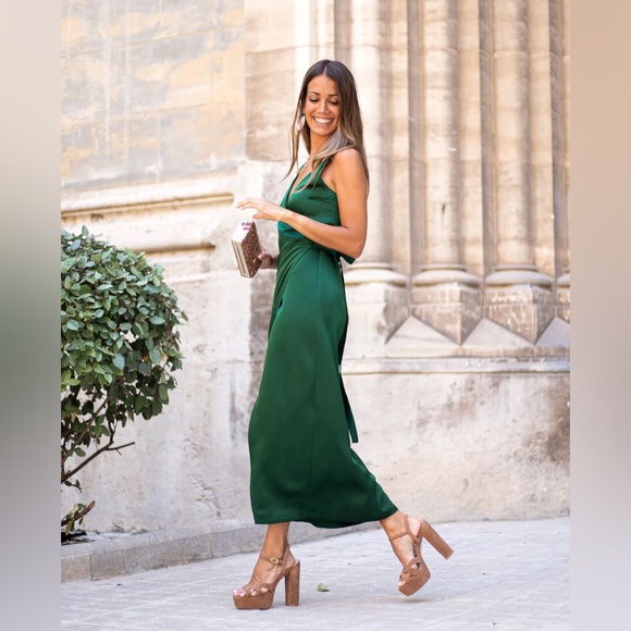 Robe verte en satin de la marque THE ARE - Picture 4 of 4